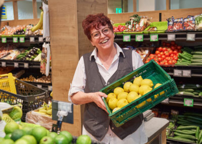 EDEKA Barwig Freiburg Zähringer Straße Obst Frau Andrea